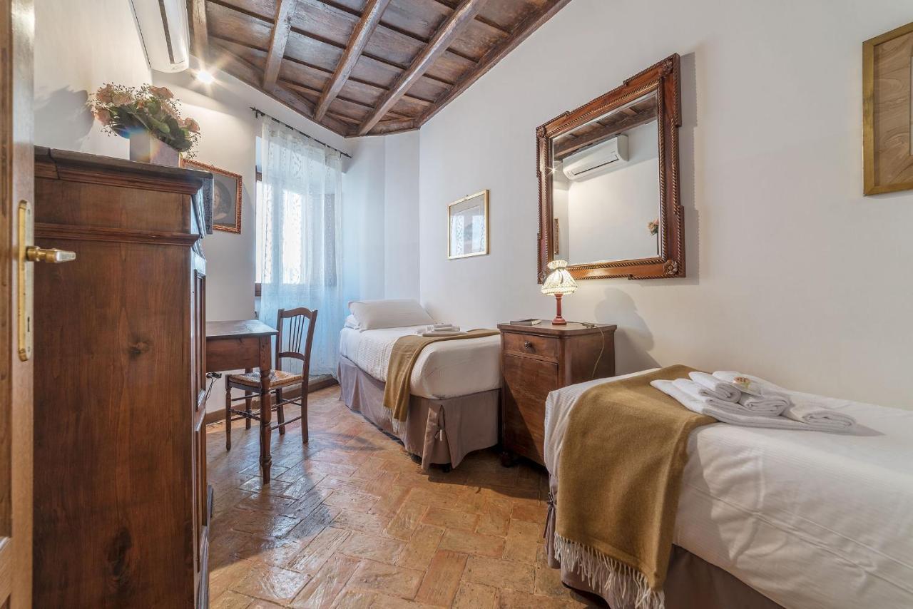 By The Charming Piazza Navona - Fromhometorome Buitenkant foto