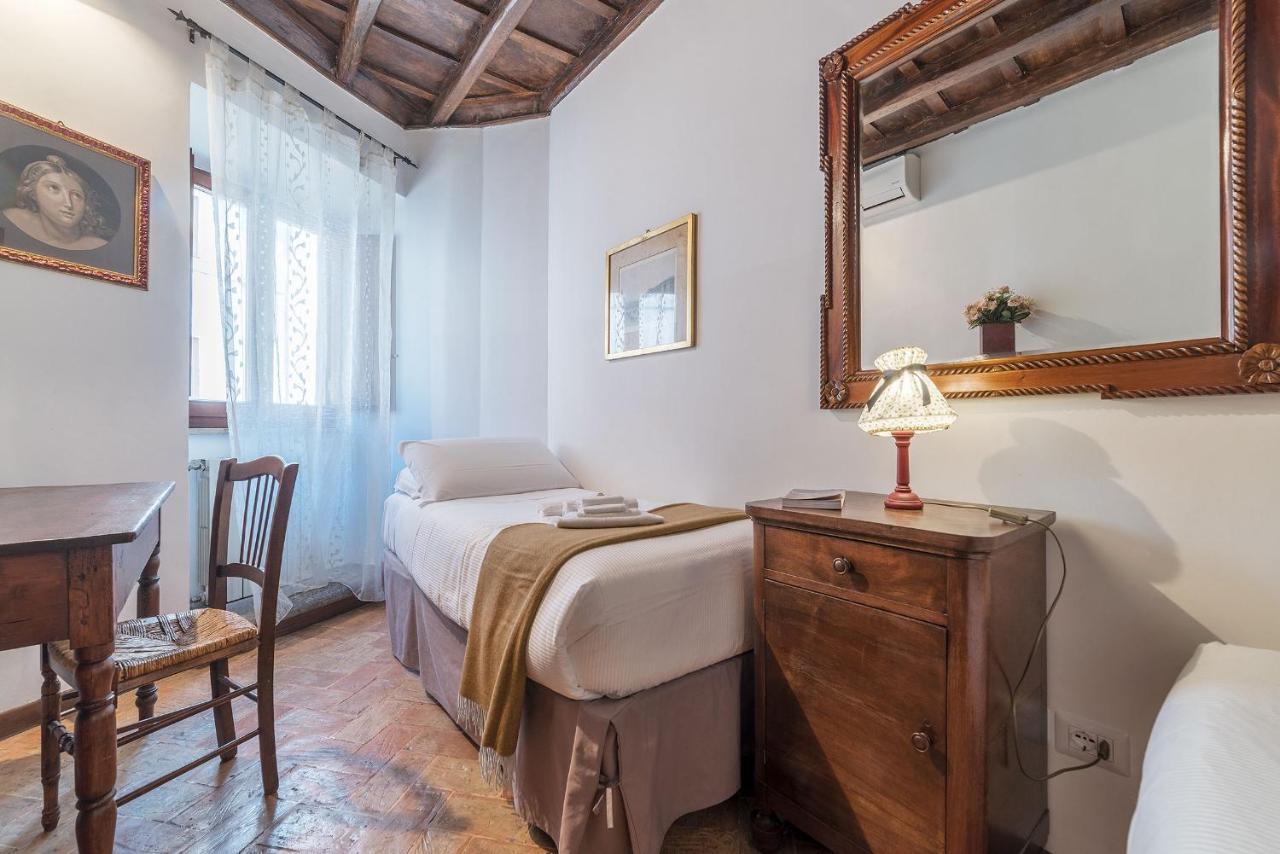 By The Charming Piazza Navona - Fromhometorome Buitenkant foto